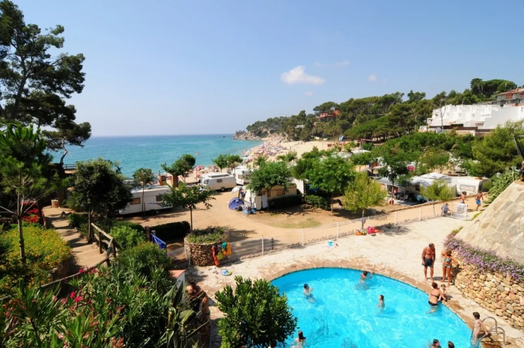 Camping Treumal zwembad met uitzicht