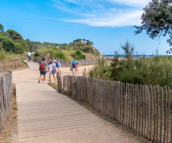Camping 3 Estrella Palamos looppad naar het strand