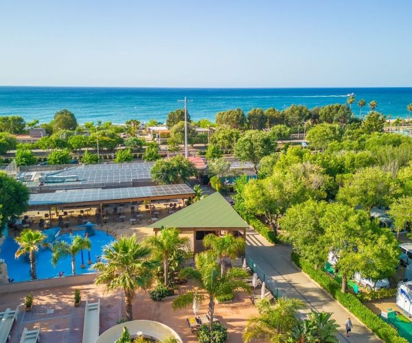 Camping caballo de mar aan het strand