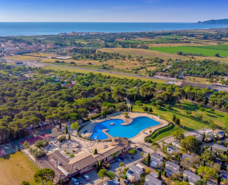Camping Castell Montgri bovenaanzicht van de camping