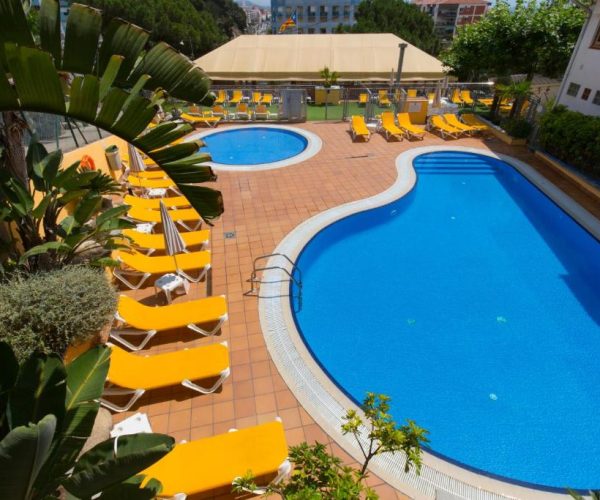 camping el far in calella zwembad