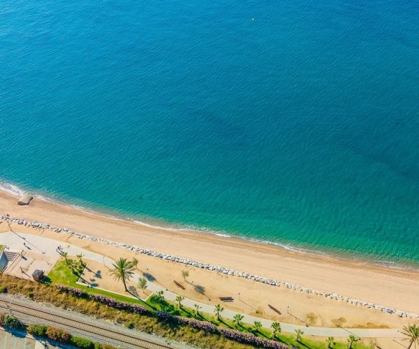 Het strand van camping enmar aan de costa brava