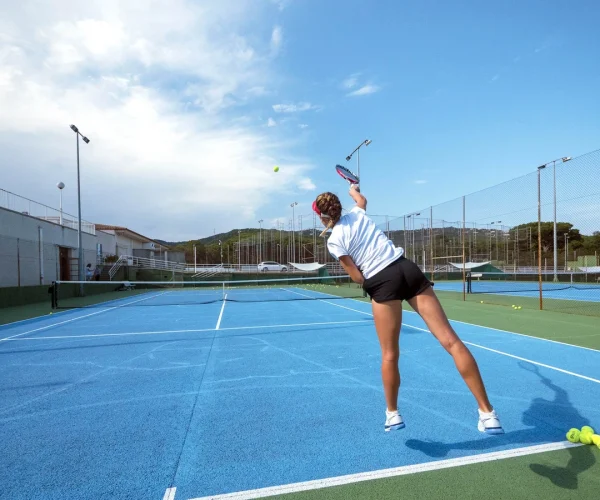 camping mas sant josep in santa cristina d'aro tennisbaan