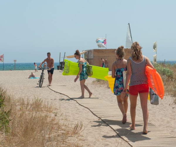 Camping Playa Brava looppad naar het strand
