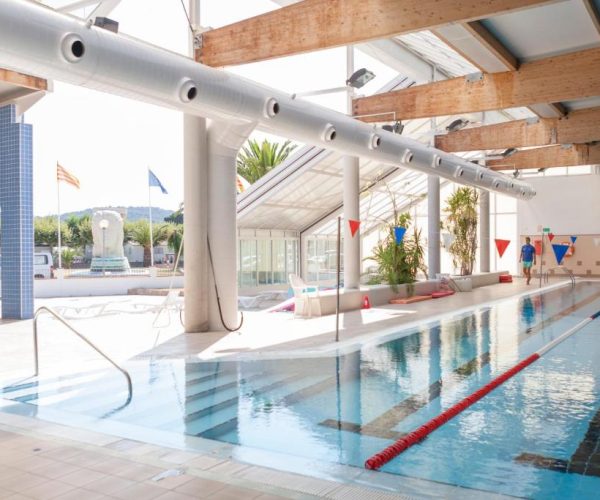 Camping Riembau binnenzwembad