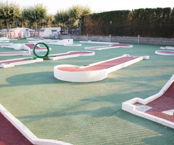 Camping Riembau minigolf