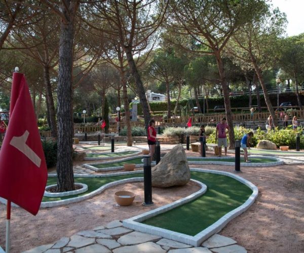 camping santa elena in lloret de mar minigolfbaan