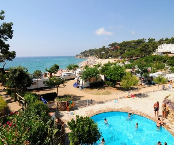 Camping Treumal zwembad met uitzicht