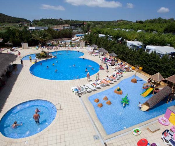 Camping Tucan boveaanzicht van de zwembaden