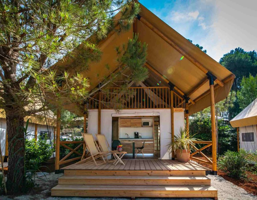 glamping aan de costa brava in een safaritent