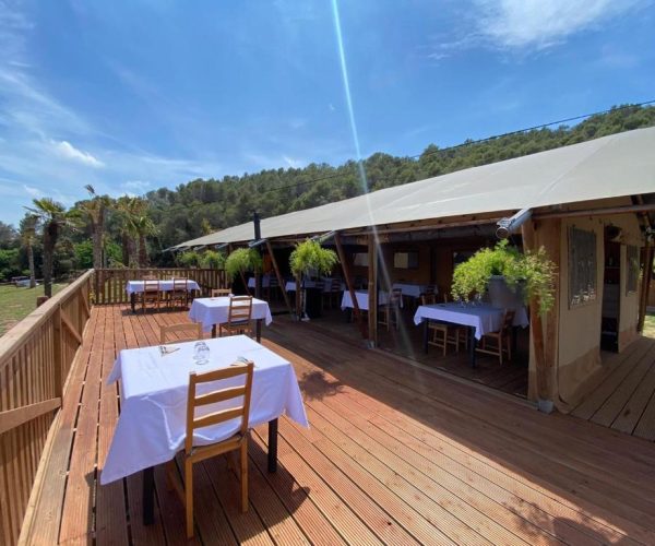 glamping vall de codo in terrades restaurant