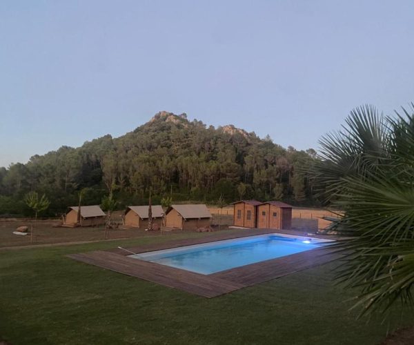 glamping vall de codo in terrades badkamer
